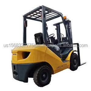 Montacargas Komatsu FD30 de 3 Toneladas con Motor Diésel, Modelo 2024, Usado, en Venta, Disponible para Uso en Restaurantes - Product Image 1