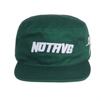Casquette plate homme rétro en cuir vert foncé avec sangle personnalisée et logo brodé en relief, en coton doux