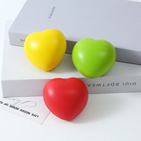 Balle anti-stress en mousse PU en forme de cœur, logo personnalisé, jouet d'exercice manuel pour soulager l'anxiété, cadeau promotionnel pour adultes et enfants