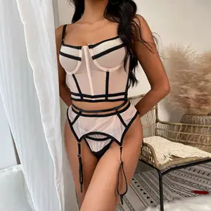 Fasciatura nera 3 pezzi Sexy Porno SM intimo trasparente Tulle Strappy Harness fibbia Lingerie da donna Set con giarrettiera