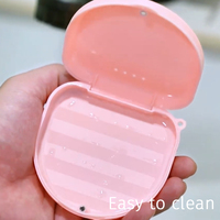 Boîte dentaire en plastique personnalisée en usine, étui de rangement portable coloré à fermeture magnétique pour aligneurs orthodontiques
