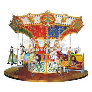 Manège de chevaux pour enfants dans un parc d'attractions, jeux mécaniques, carrousel - Product Image 3