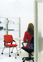 Chaise de bureau empilable design en promotion, avec structure en plastique, idéale pour visiteurs, formations, bibliothèques, salles de réunion scolaires et conférences