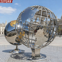 Sculpture d'art moderne sur mesure de globe terrestre en acier inoxydable gravé, grande taille, avec couleur personnalisée pour place urbaine extérieure