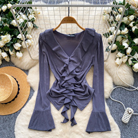 Chemise élégante pour femme à manches longues cloche, avec volants, ourlet asymétrique et coupe ajustée pour l'automne