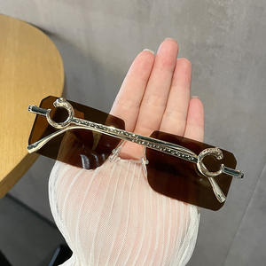 Lunettes de soleil carrées à garniture de boîte tendance pour hommes et femmes Lunettes de photo à la mode en métal blanc vert de haute qualité Cadres de style anneau Plage - Product Image 2