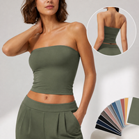 Korte, zachte, strapless top met eigen logo, casual bandeau top, veelzijdige athleisure streetwear, geschikt voor layering.