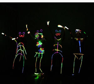 Lot de 50 bâtons fluorescents lumineux pour enfants, bâtons colorés pour soirées, éclairage nocturne éblouissant - Product Image 3