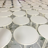 Vente en gros bar de mariage étanche extérieur et intérieur en plastique blanc table de cocktail ronde table de fête pour événements