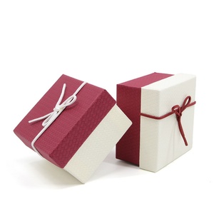 Boîte à montres et bijoux en papier texturé de luxe, emballage cadeau classique avec logo personnalisé et service d'impression - Product Image 4