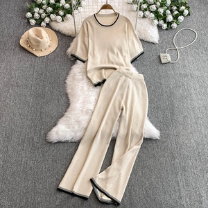 Nuovo Stile Semplice ed Elegante: Set Due Pezzi con Top <span class=keywords><strong>a</strong></span> Collo Tondo <span class=keywords><strong>a</strong></span> Maniche Corte in Maglia <span class=keywords><strong>a</strong></span> <span class=keywords><strong>Costine</strong></span> e Pantaloni Lunghi <span class=keywords><strong>a</strong></span> Vita Alta - Product Image 6