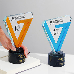Trofeo in Cristallo a Forma di V Personalizzato, Premio per Contributi Eccezionali per Eventi Aziendali e Associazioni Industriali - Product Image 2