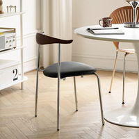 Chaise de salle à manger rétro nordique minimaliste vintage en bois massif avec dossier en fer et corne pour café et restaurant