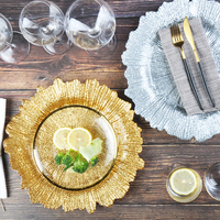 Assiettes à dîner modernes écologiques de luxe avec chargeur en or pour la décoration de table de mariage, de vacances et de fête de Noël