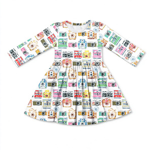 Robe imprimée en soie de lait pour filles, motif mignon appareil photo et princesse rose, robe tourbillon à manches longues / tenue jupe à bretelles pour filles - Product Image 1