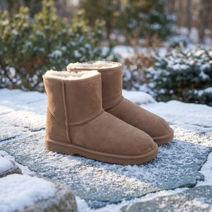 Bottes de neige classiques en fourrure de mouton pour hommes et femmes, semelle épaisse, chaudes, pour la marche en plein air en hiver, bottes en fourrure de mouton - Product Image 1