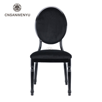 Chaises d'hôtel modernes en acier inoxydable avec cadre soudé sans couture et coussin en mousse haute densité – Empilables et durables pour salon et villa