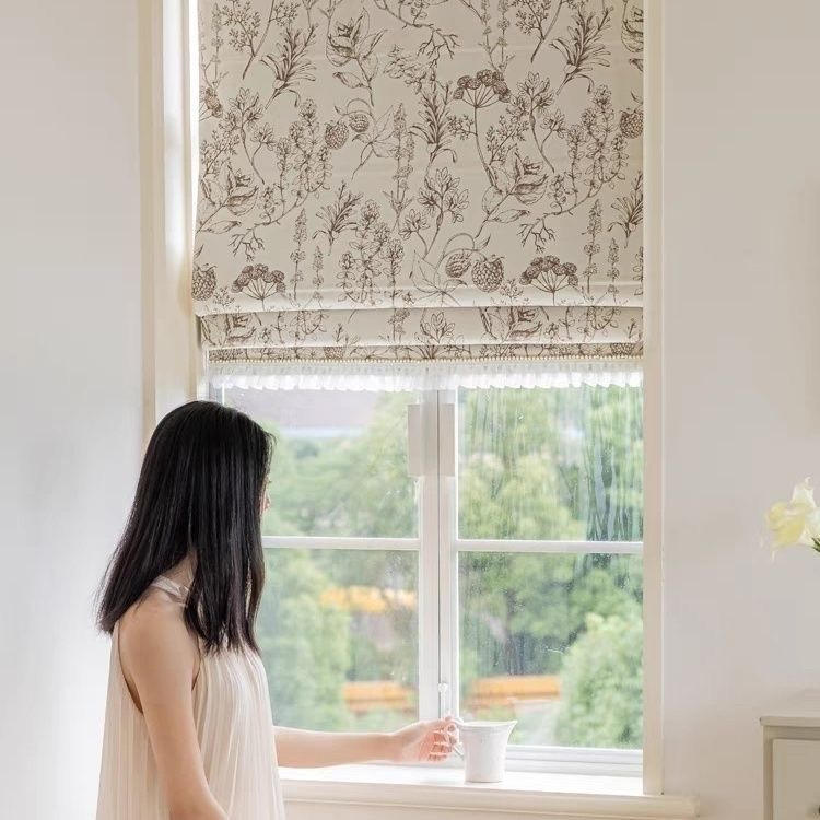 Cônes de pin avec thé au lait