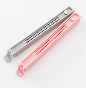 Clips de sacs alimentaires magnétiques en plastique étanches, design pliable écologique, multifonctionnels, certifiés LFGB, anti-fuite pour la cuisine - Product Image 5