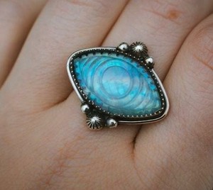 แหวนมูนสโตนธรรมชาติแฮนด์เมด 925 เงินสเตอร์ลิงอัญมณีขนาดใหญ่การออกแบบอินเทรนด์ค็อกเทลงานแต่งงานแหวนมูนสโตนสีฟ้า - Product Image 1