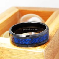 Bague en tungstène pour homme Dragon celtique noir 8mm avec incrustation en fibre de carbone bleue Style classique mariage et cadeau bague de fiançailles
