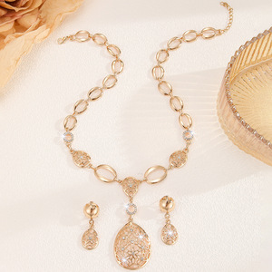 European and American Hot Sale Golden Bohemian Inlaid Rhinestone Hollow <b>Flower</b> Necklace Earrings Set Women Jewelry - Product Image 3