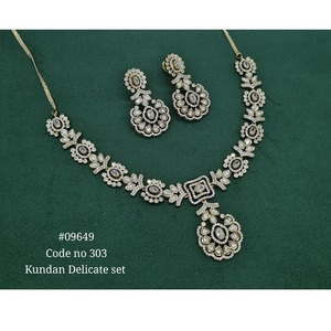 Ensemble de collier Kundan finition Mehendi 09649 avec boucles d'oreilles assorties pour femmes, bijoux pour occasions festives et mariages - Product Image 1