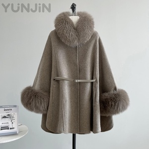 Elegante Poncho in Lana con Bordo in <span class=keywords><strong>Vera</strong></span> <span class=keywords><strong>Pelliccia</strong></span> <span class=keywords><strong>di</strong></span> <span class=keywords><strong>Volpe</strong></span> per Donna, Mantella <span class=keywords><strong>di</strong></span> Lusso con Design a Cappa, Giacca Invernale con Cintura e Bottoni - Product Image 1