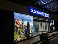 Boîte lumineuse publicitaire LED d'épaisseur standard avec film rétroéclairé imprimé sur mesure