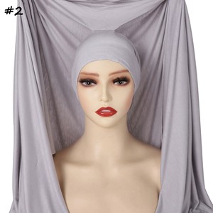 ฮิญาบสำเร็จรูปผ้าเจอร์ซีย์สีพื้น แบบสวมเรียบง่าย ระบายอากาศได้ดี สำหรับผู้หญิงมุสลิม พร้อมหมวกคลุมผมด้านใน - Product Image 4