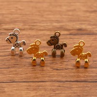 Fournisseur d'usine, vente chaude, mode, accessoires de bijoux en alliage DIY, charme animal, double face, 3D, petit pendentif mignon en forme de cheval