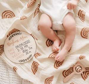 Cartes d'annonce de bébé nouveau-né gravées en bois | Signe de statistiques de naissance - Product Image 4