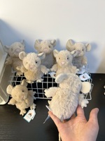 Peluche de souris Nippet Premium 13 cm, style Jellycat authentique, miniature de collection, pour les boutiques de cadeaux et les revendeurs
