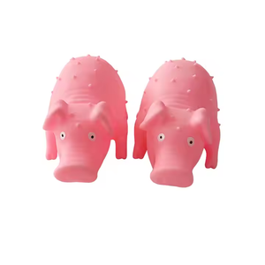 Venta al por mayor de juguetes duraderos para perros lindos y extravagantes en forma de cerdito juguetes para mascotas hechos de caucho TPR sostenible - Product Image 5