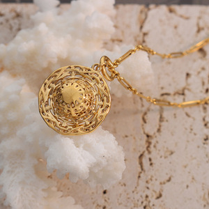 Gioielli di moda 18K oro da donna in metallo a forma di cappello cavo collana orecchini in acciaio inox set di gioielli - Product Image 3