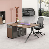 Poste de travail de bureau commercial sur mesure avec surface en mélamine et cloison, pour 2, 4, 6 ou 8 personnes, idéal pour les projets de bureaux professionnels.