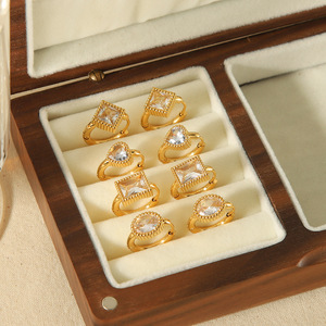 Boucles d'oreilles clous géométriques en zircon, plaqué or 18 carats, acier inoxydable, sertissage clos, bijoux pour femme, usage quotidien - Product Image 1