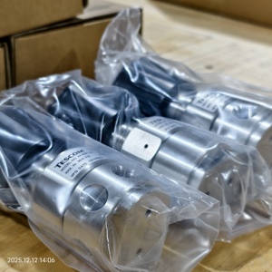 เทสคอม 54-2000 ตัวควบคุมไฮดรอลิก 54-2363T212S ตัวควบคุมด้านหลังพร้อมเกจวัด LEO-1 - Product Image 3