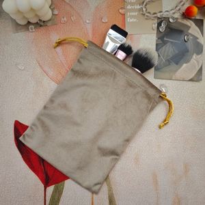 Sac de rangement en velours à cordon coulissant, haut de gamme, durable, personnalisé, pour bougies, outils de maquillage, emballage anti-poussière, sac de shopping, sac cadeau, vente en gros - Product Image 3