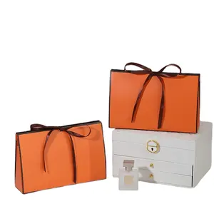 कस्टम नया त्रिकोण पेपर शुगर उपहार बैग नारंगी शॉपिंग बैग सजावट रचनात्मक कला और शिल्प पेपर बैग कपड़े पैकेजिंग