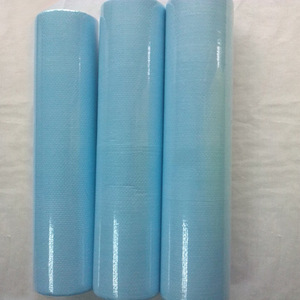 Rouleaux de draps jetables en papier et plastique composite médical 37x30cm 1 pli imperméables pour usage sanitaire et médical - Product Image 5