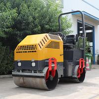 Compacteur à double tambour vibrant avec moteur et engrenages pour la compactation des chaussées en asphalte