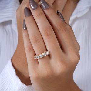 แหวนทรงกลม 4 ขาสำหรับผู้หญิง ประดับเพชรระยิบระยับ ทองคำขาว 14K ประดับโมอิสซาไนต์ห้าเม็ด วงแหวนแต่งงาน - Product Image 2