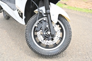 Motocicleta Scooter Deportiva de Largo Alcance, Baja y Alta Velocidad, 1000W, 60V, 20Ah, para Adultos en India - Product Image 4