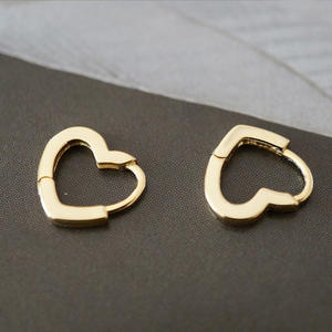 Pendientes Mishuo Heart Huggie, Chapados en Oro, Aleación de Zinc, Joyería de Moda Unisex, Regalo para Mujeres y Hombres - Product Image 4