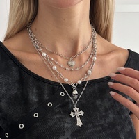 Ensemble de 4 colliers pendentifs gothiques Y2K, imitation perle, croix, cœur, crâne, chaîne de clavicule quotidienne pour femmes