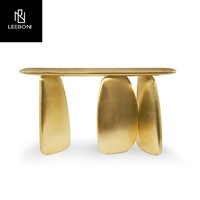 Console moderne italienne haut de gamme en bois, style luxe léger, pour entrée, avec barre dorée irrégulière, mobilier créatif pour la maison