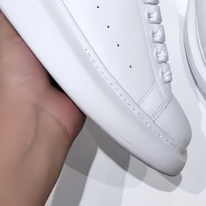 Chaussures décontractées blanches à semelle épaisse, best-sellers de l'été, élégantes et simples, polyvalentes et adaptées à la marche en plein air. - Product Image 2