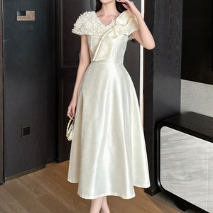 ชุดเดรสทรงเอไลน์ผ้าซาตินแขนสั้นสำหรับงานปาร์ตี้ งานพรอม งานแต่งงาน หรืองานราตรี  แบบคลาสสิก สวยสง่า เหมาะสำหรับเพื่อนเจ้าสาว เป็นมิตรต่อสิ่งแวดล้อม - Product Image 4