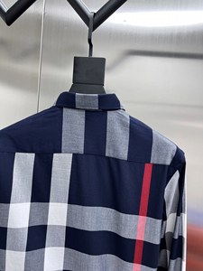 Chemise classique à carreaux Bur berry de style britannique de luxe avec doublure à carreaux signature, chemise habillée boutonnée en coton emblématique pour hommes - Product Image 4